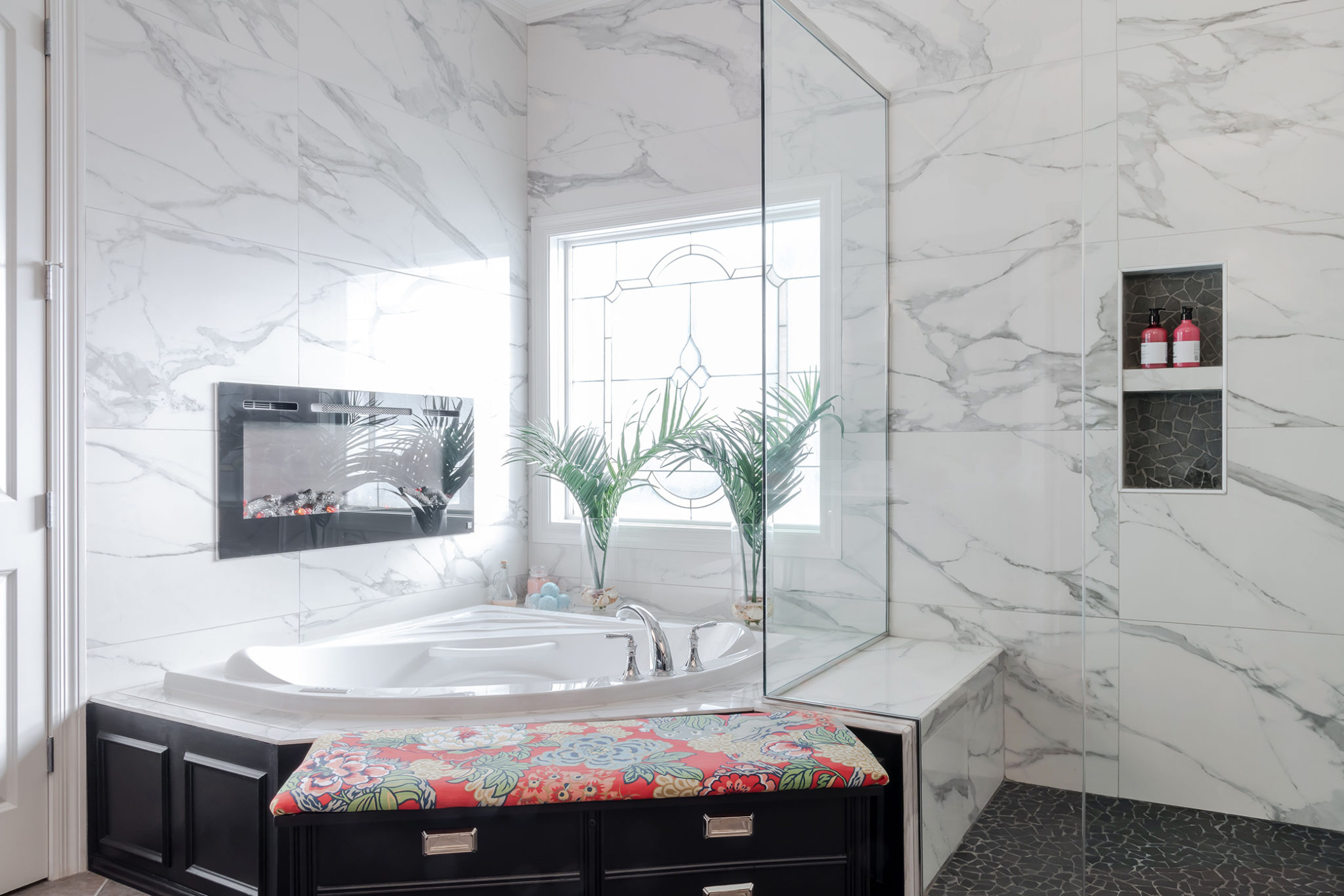 pop of pink in master bathroom